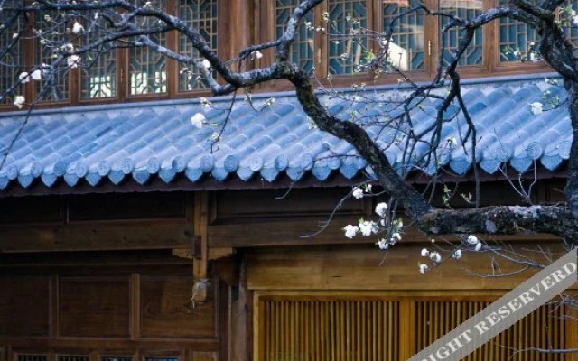 Tengchong and Shunhai Yan College Inn