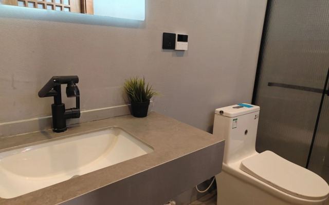 Beijing Hejiali Siheyuan Near Tiananm