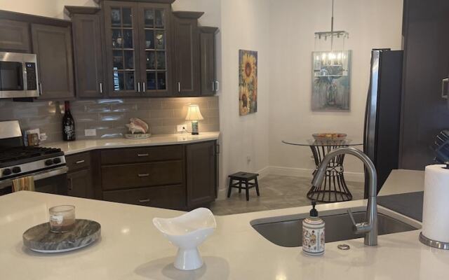 Designer Home In Saint Catherine