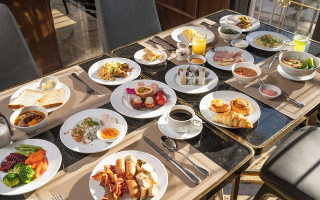 Golden Lotus Luxury Hotel Da Nang