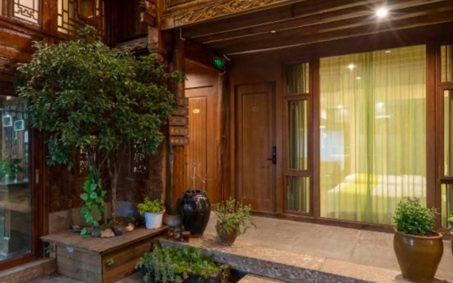 Lijiang Houfu Inn