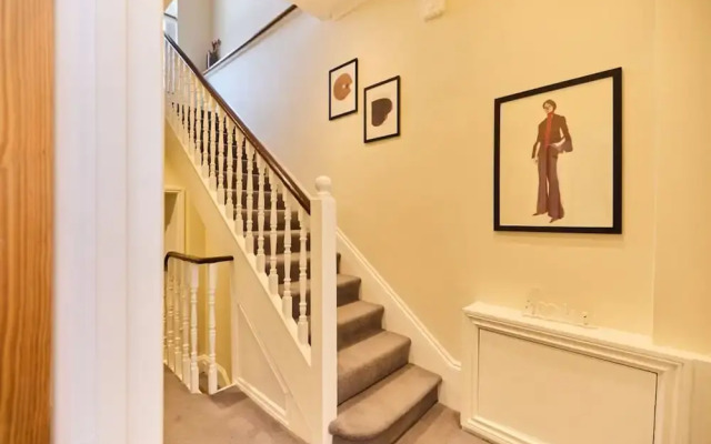 The Peckham Hideaway - Bright 3bdr Flat