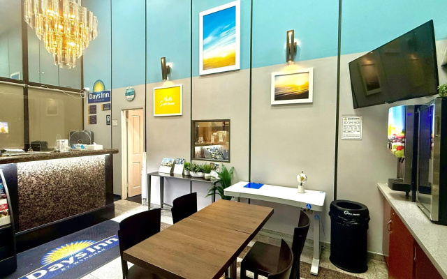 Days Inn by Wyndham Los Angeles LAX Airport/Stadium Area