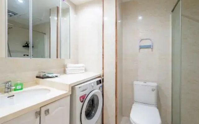 Ganghui Four Seasons Hotel Apartment (Dalian Railway Station Zhongshan Square)