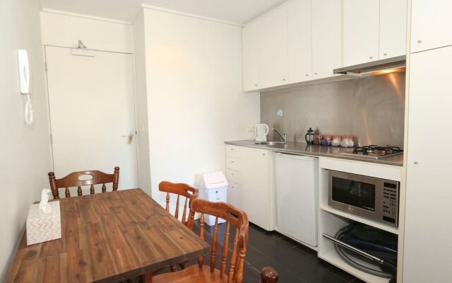 2 Beds 1 Bath beside QV Melbourne