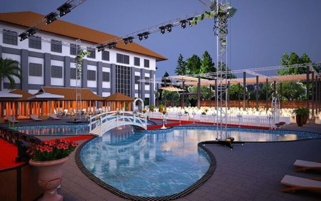 Royce Hotel