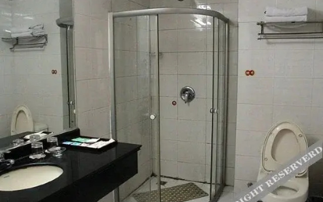 Red Cherry Hotel