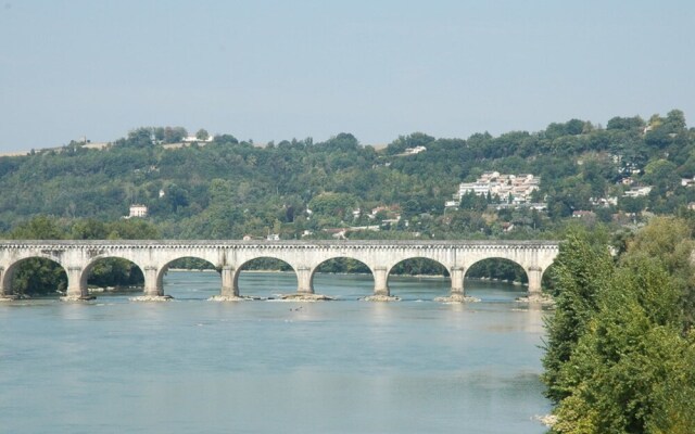 Rustic Castle in Bon-Encontre with Terrace