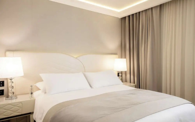 Tresor Le Palais Timisoara, Curio Collection By Hilton