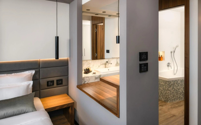 Hotel Ani