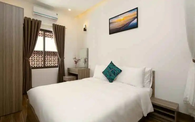 Van Apartment and Hotel