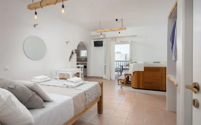 Aqua Naxos Apartments and Suites