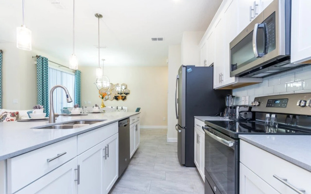 Romeo Circle Villa Storey Lake