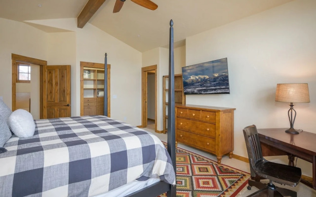 Lower Bear Trail 3 Bedroom Townhouse by RedAwning