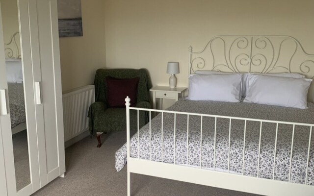 Lovely Nefyn Detached House With sea Views