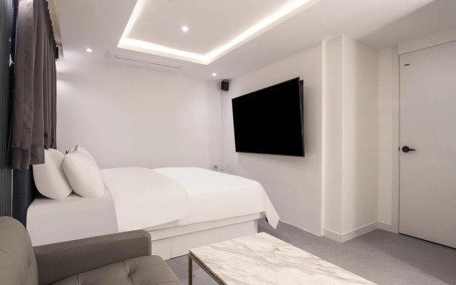 Hotel C-Line