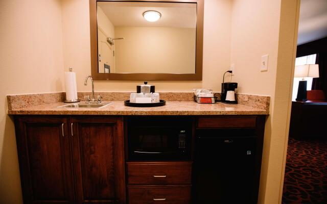 Hampton Inn & Suites Minot Airport