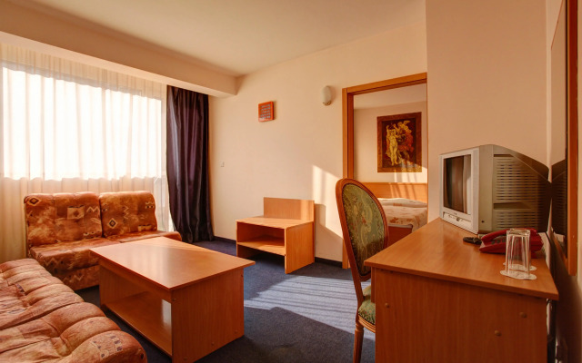 Central Plaza Hotel
