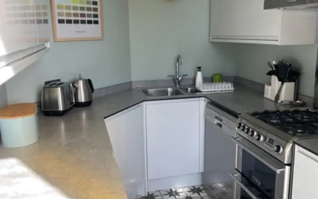 Beautifully Lit Airy 1-bed Apartment in Liverpool