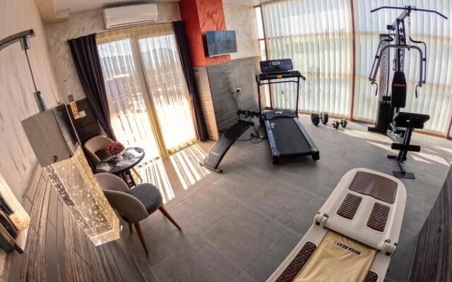 Hotel Story