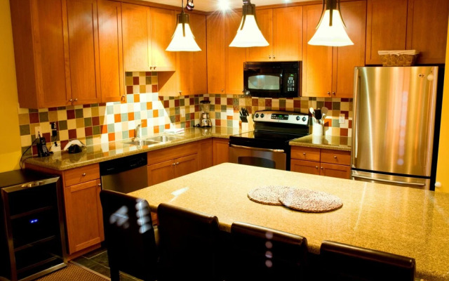Pinnacle Ridge Chalets by Fernie Lodging