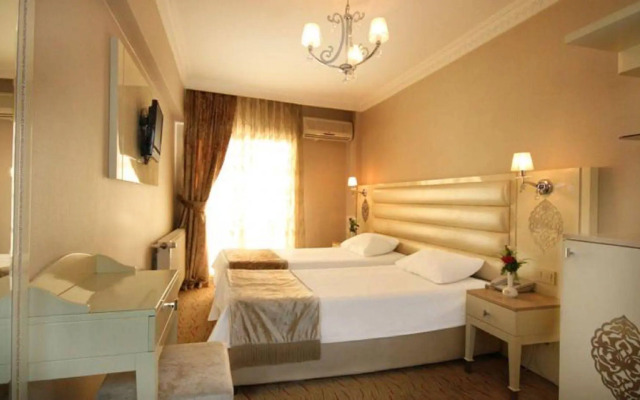Royce Hotel