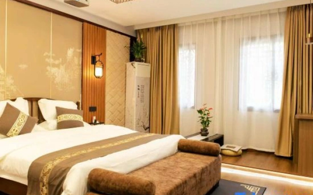 Luxi Qixi Bieyuan Homestay (Alu Ancient Cave Branch)