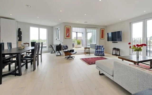 Fabulous 2-bed Penthouse Wimbledon