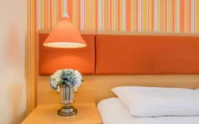 Home Inn (Luoding Dagang East Road)