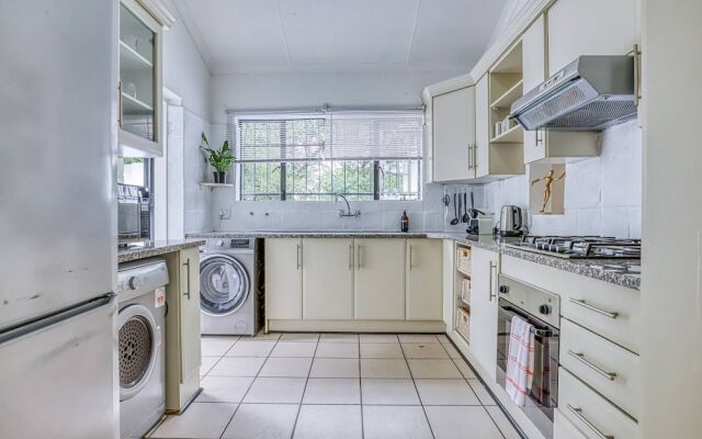 Modern Spanish House-3br-pool-solar-samrand