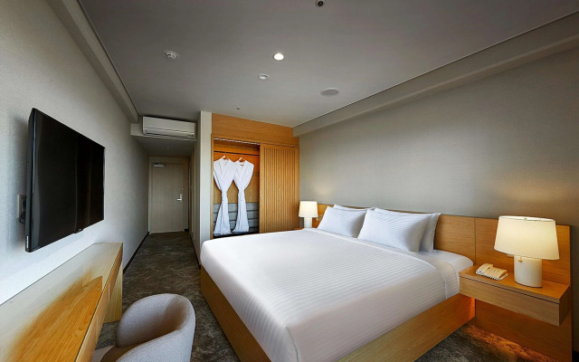 ANA Crowne Plaza Resort Okinawa Uruma Hills by IHG