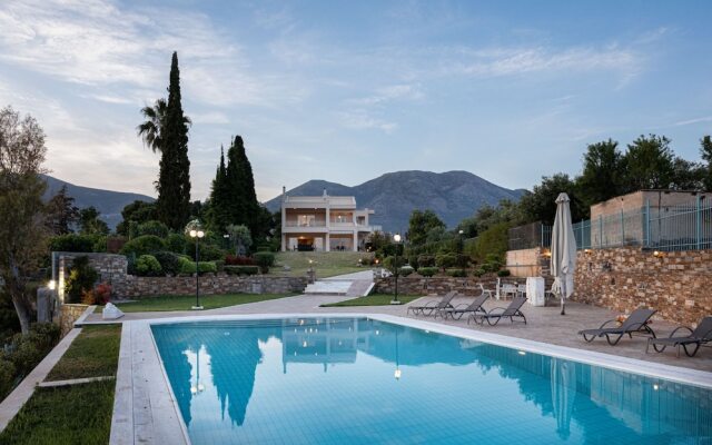 Eretria Luxurious Seafront Villa