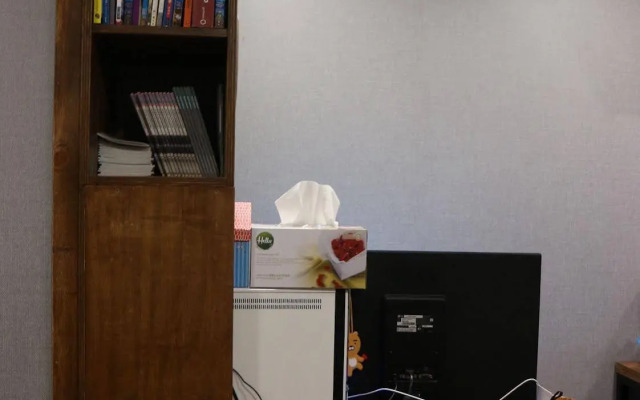 Zzzip Guest House - Hostel