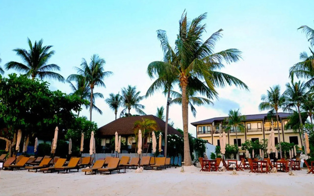 Iyara Beach Hotel & Plaza