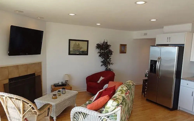 Ocean Sunrise 201 2 Br condo by RedAwning