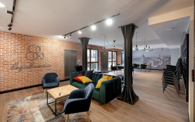 Bright & Peaceful Apartment by Renters