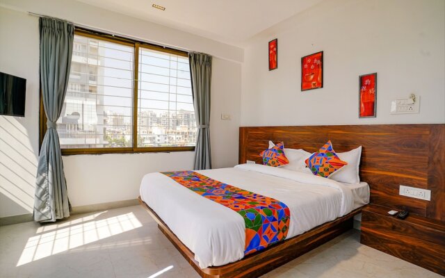 Fabhotel Crystal Inn