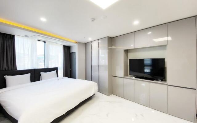 Song Jeong Hotel Blue Castle