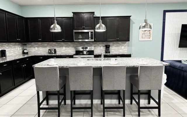 2127lc- Windsor Island 10 Bedroom Home by RedAwning