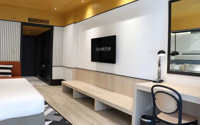 The Quarter Saphankhwai by UHG