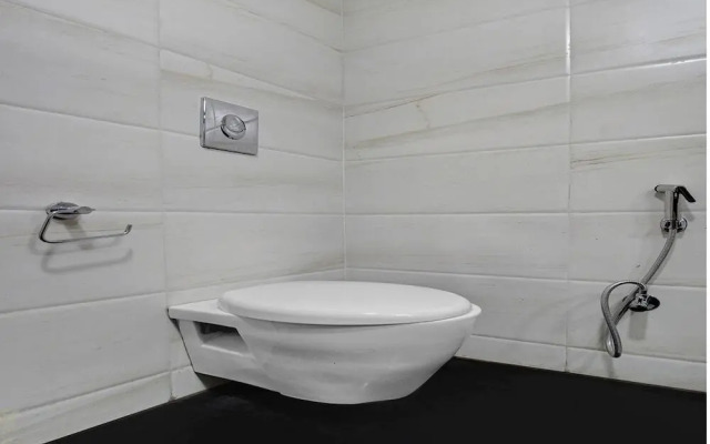 Hotel Broadway by OYO Rooms