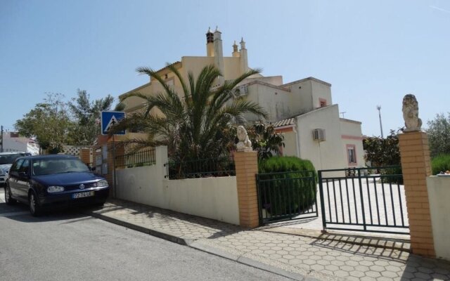 House With 3 Bedrooms in Parchal, With Wonderful sea View, Enclosed Ga