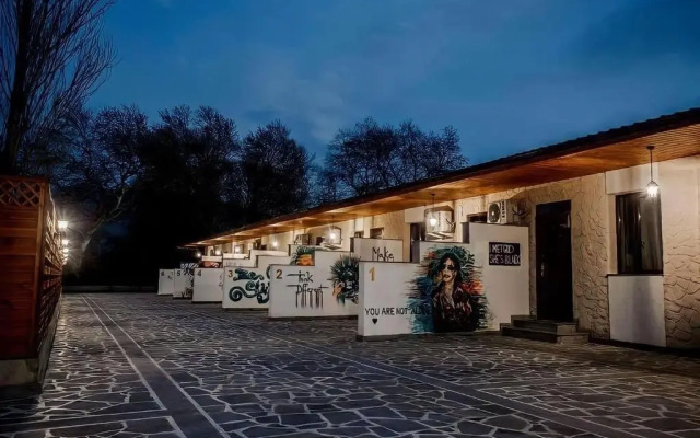 7 Rooms Hotel