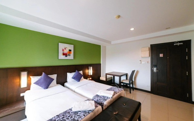 OYO 241 Ratana Hotel Sakdidet