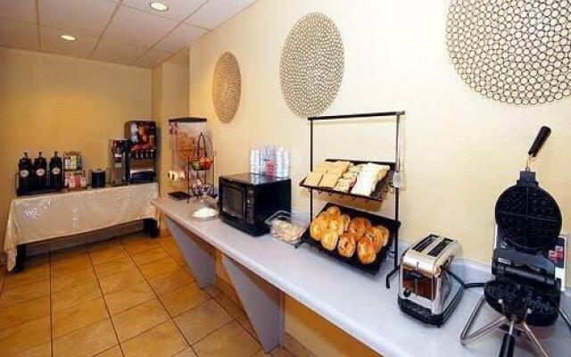Quality Inn & Suites Downtown Phoenix