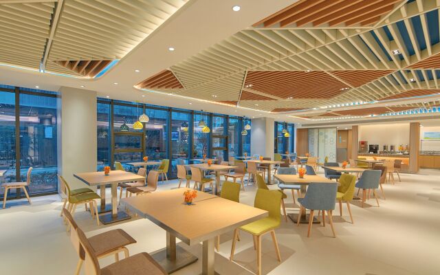 Holiday Inn Express Nantong Textile City by IHG