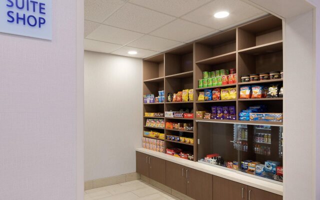 Holiday Inn Express & Suites Bradley Airport by IHG