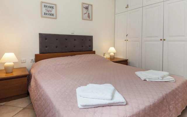 Deluxe 3 Bd House near Lagonisi w Garden