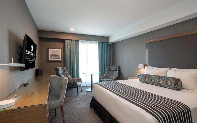 Sandman Signature Ottawa Airport Hotel