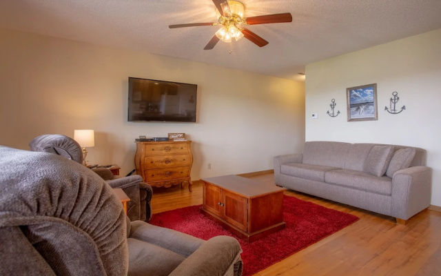 Lakeview Oasis 2 Bedrooms 2 Bathrooms Condo
